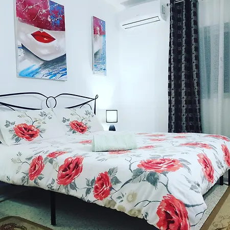 Sunshine Court 13 Apartment *